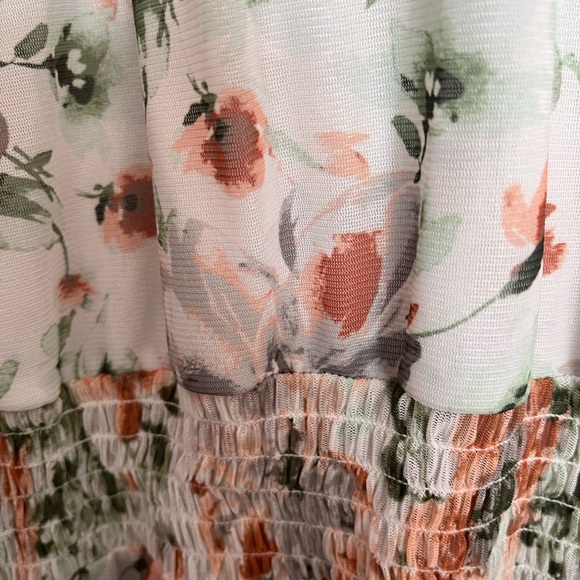 Short sleeve, elastic waist, NWT - Picture 2 of 3